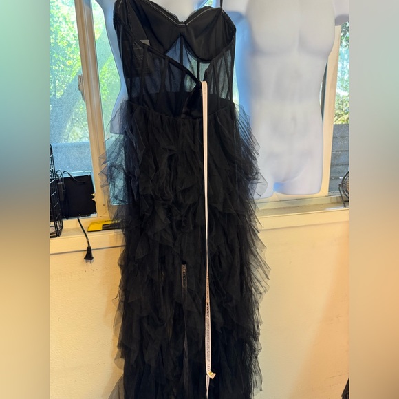 MAC DUGGAL
Black Strapless Bustier Net Gown With Spiral Ruffles Size 6 Holiday - Picture 11 of 11